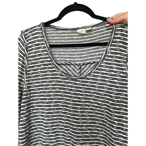 Lucy & Laurel White and Navy Lightweight Sweater - Picture 3 of 6